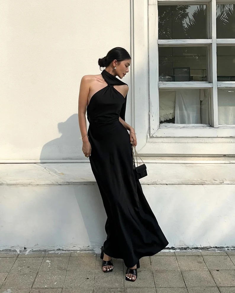 Backless Silk dress with halter neck - Image 3